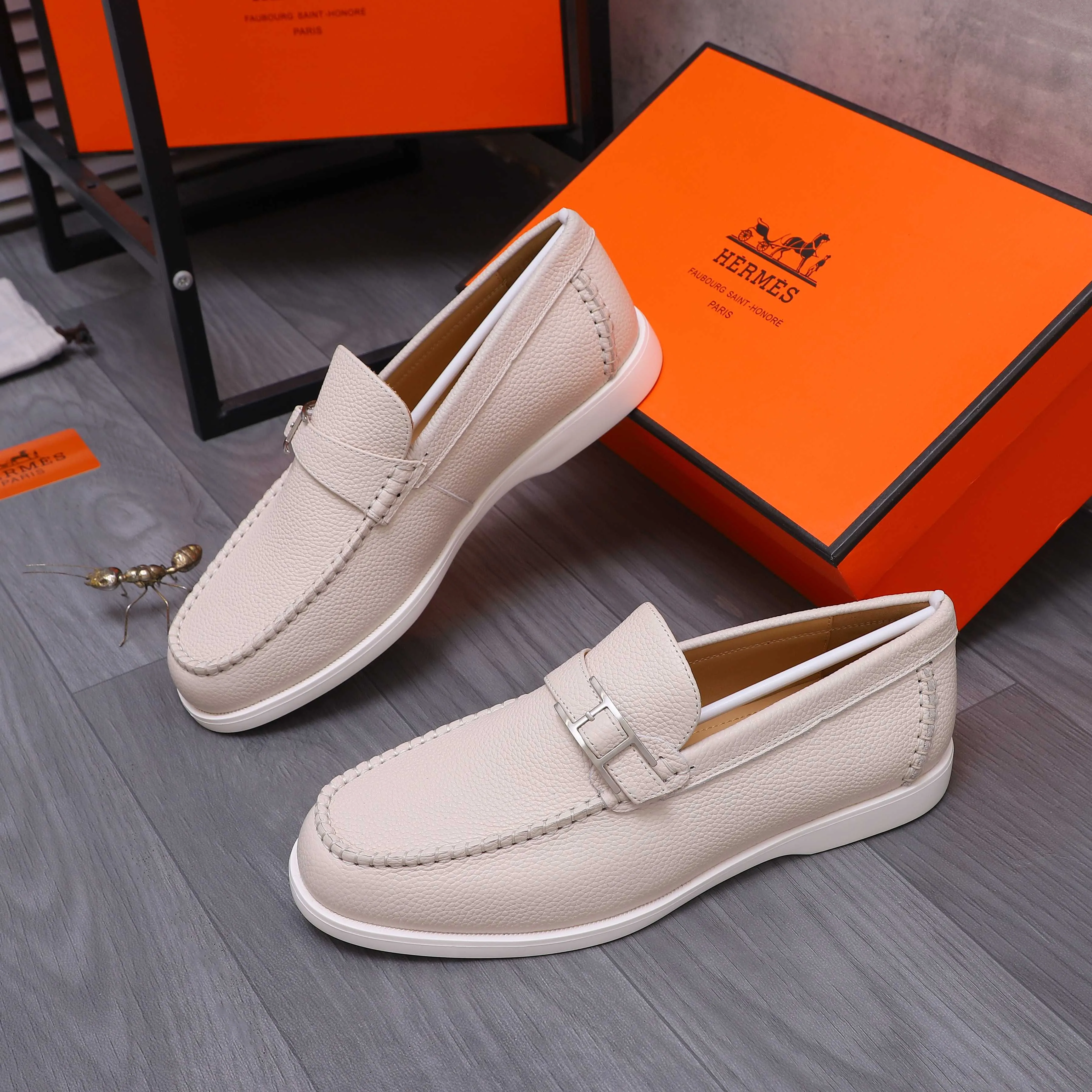 Men's shoes 💰p560 Product trademark: HERMES "Hermes" casual slip-on men's shoes. Regular size: 38-46 (45.46 is custom-made and non-returnable) Product materials: Selected pebbled cowhide upper, cowhide lining, original foam rubber ultra-light sole